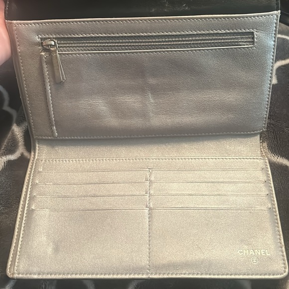 💯 Authentic CHANEL Wallet with Code - Picture 3 of 7
